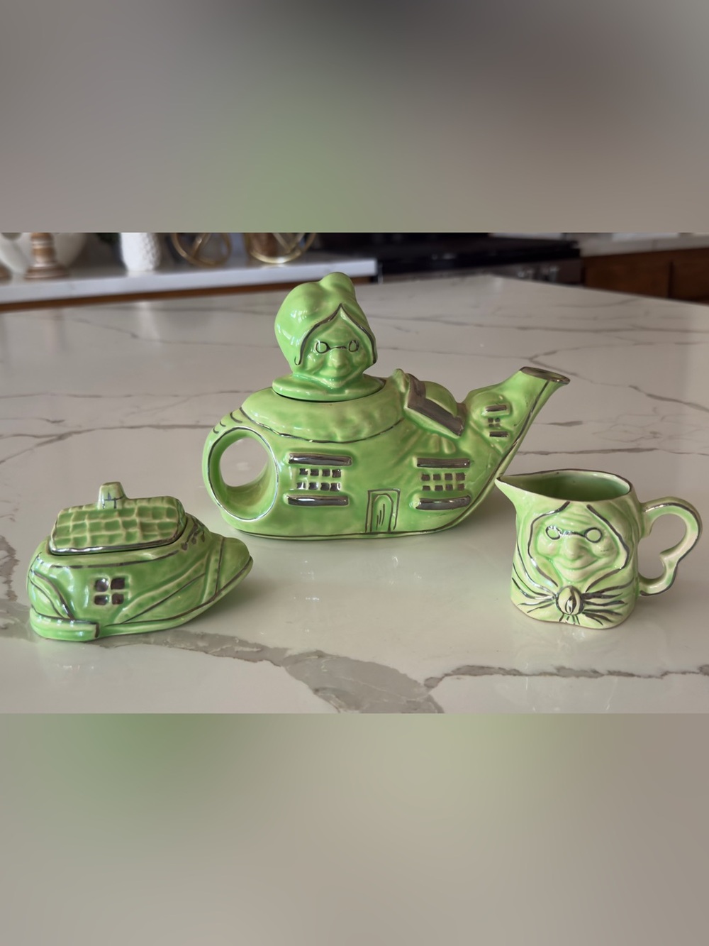 Vintage Lingard England Figural Tea Set – "Old Woman Who Lived in a Shoe"